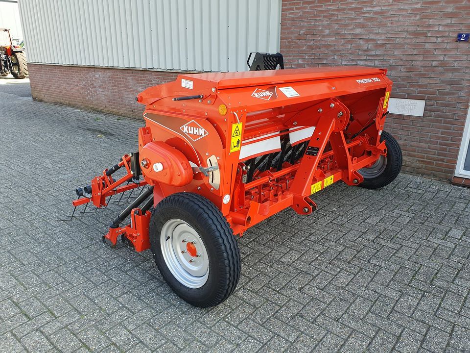  Deze Kuhn zaaimachine type Premia